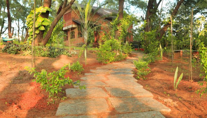 The pathway leading to the villa. Picture taken in October 2021.